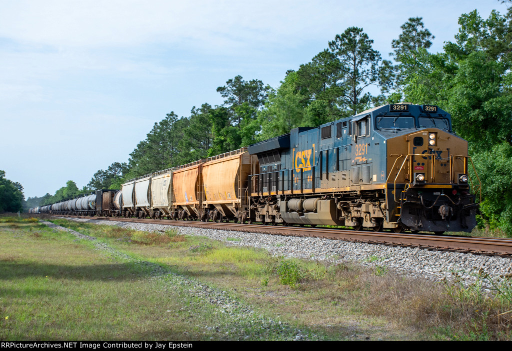 CSX 3291 leads M452 (Miami to Waycross) north through Folkston 